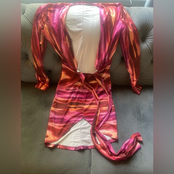 Long sleeve dress with a low cut + adjustable front tie - Picture 6 of 6